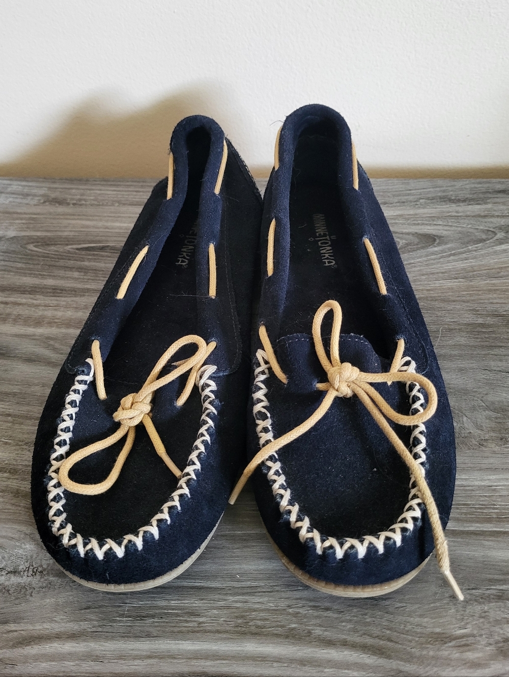 Minnetonka Navy Suede Moccasin Flats Tan Lacing Size 8.5